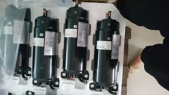 Hitachi เครื่องปรับอากาศแบบสกรอลระดับขวา ZS1216D1