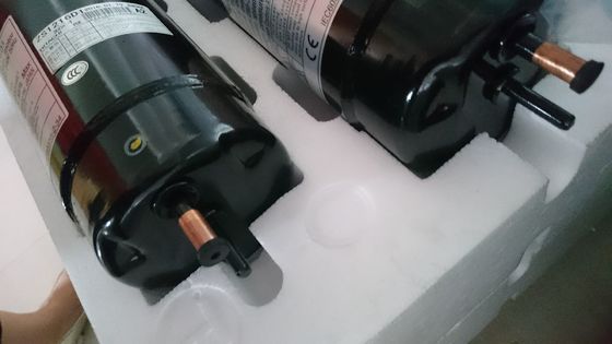 Hitachi เครื่องปรับอากาศแบบสกรอลระดับขวา ZS1216D1