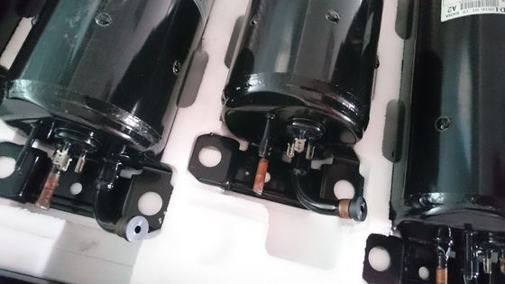 Hitachi เครื่องปรับอากาศแบบสกรอลระดับขวา ZS1216D1