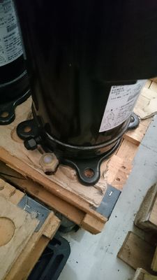 มัลติไลน์ ฮิตาชิ ไฮเซนส์ คอมเพรสเซอร์ 500DHM-80D1 ใช้สำหรับโรงพยาบาล โรงงาน โรงเรียน เครื่องปรับอากาศส่วนกลาง